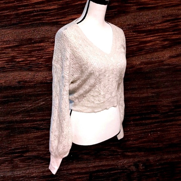Hippie Rose Women's Cream Cable Knit Tie Back Crop Sweater Size Medium NWT - Picture 4 of 10